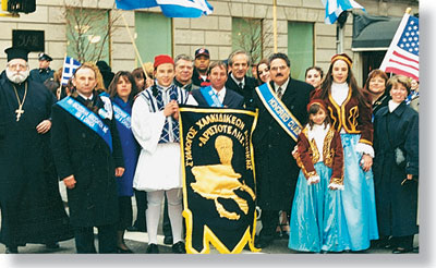 Με τους Χαλκιδικείς της Ν. Υόρκης (Η.Π.Α.). Παρέλαση στην 5η Λεωφ. Μανχάταν για την 25η Μαρτίου.