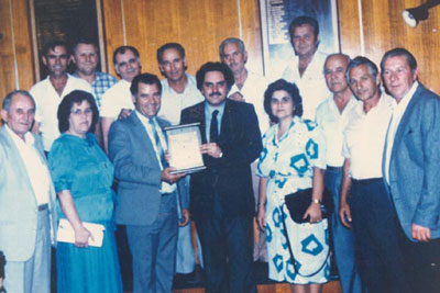 1988: Η Εταιρεία βραβεύεται για το έργο της από την Αδελφότητα Χαλκιδικέων του Σίδνεϋ Αυστραλίας